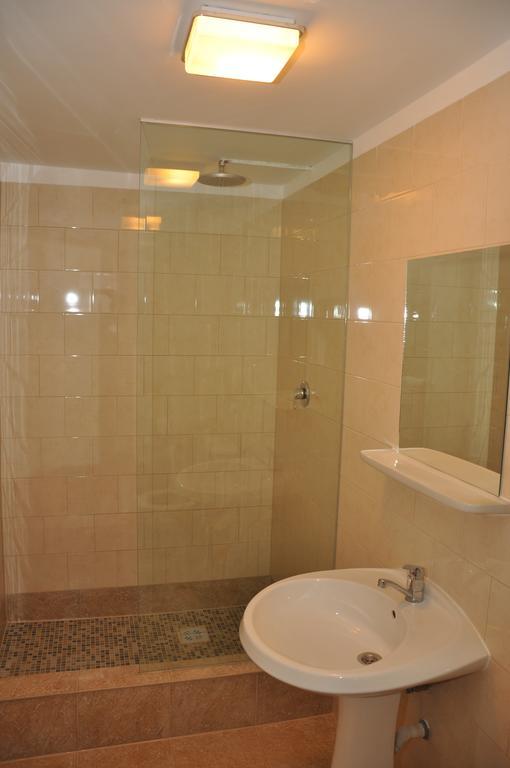 B&B Dumbrava Gura Humorului Buitenkant foto